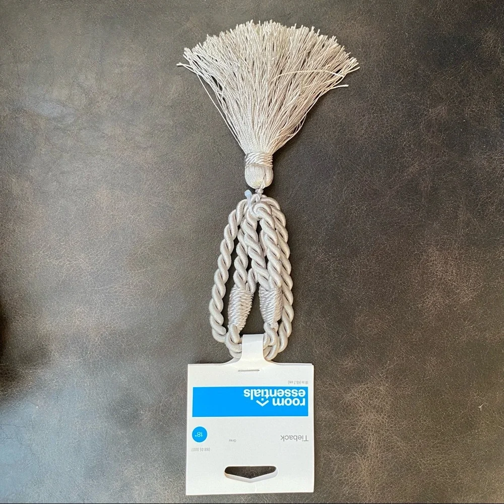 Room Essentials Gray Tassel 18